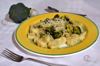 Ñoqui con brócoli a la siciliana.