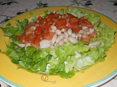 Alubias con vinagreta de tomate.