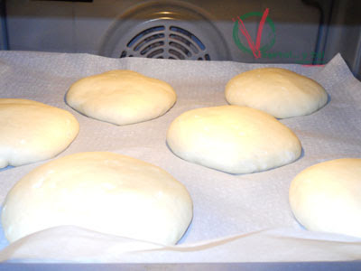 Masa de los molletes en el horno.