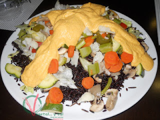 Fuente de ensalada de arroz.