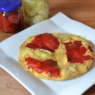 Tortilla de piquillos y alcachofas.