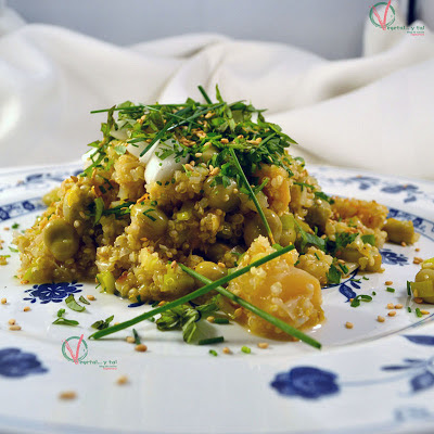 Ensalada de quinoa, espárragos y habitas.