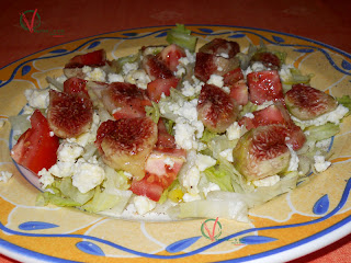 Ensalada de higos, feta y romero.