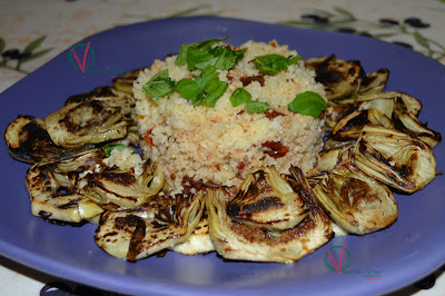 Alcachofas a la plancha con cuscús de tomates secos.