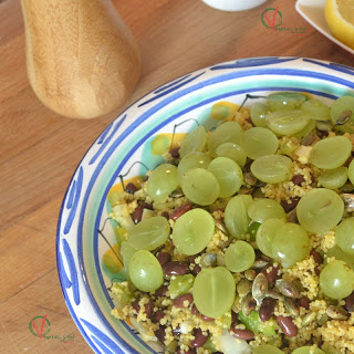 Ensalada de cuscús con alubias y uva.