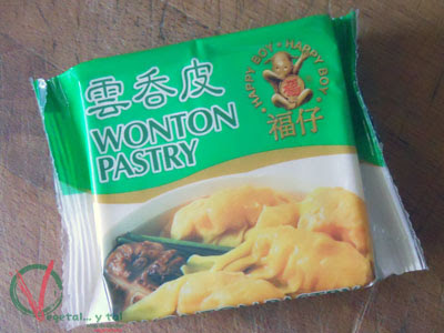 Paquete de pasta de wonton.