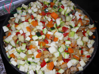 Verduras troceadas y en la sartén.