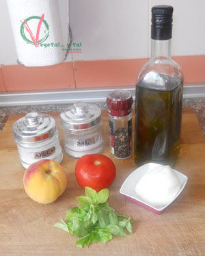 Ingredientes para la Ensalada caprese con melocotón.