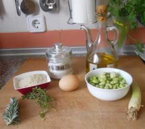 Ingredientes para las Habitas fritas sobre arroz de monte con huevo plancha