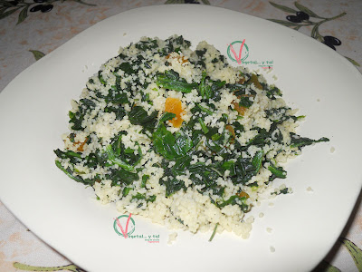 Cuscus con espinacas y orejones.