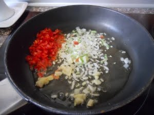 Sofreír las verduras.